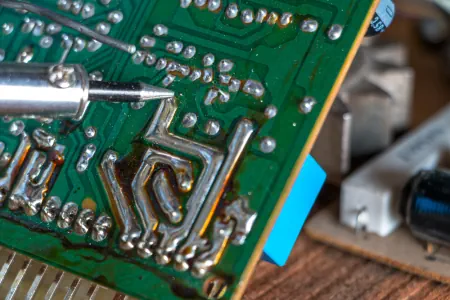 Falso contacto en un circuito electronico